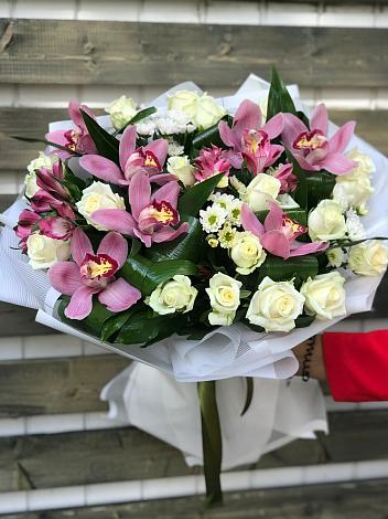 Букет цветов из: Розы и Хризантемы в Тарасово