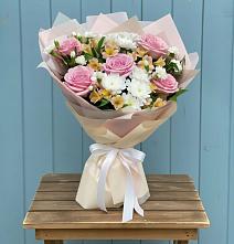 Букет цветов из:  Гвоздики, Орхидеи и Розы в Тарасово