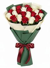 Букет Микс из красных и белых роз в Тарасово