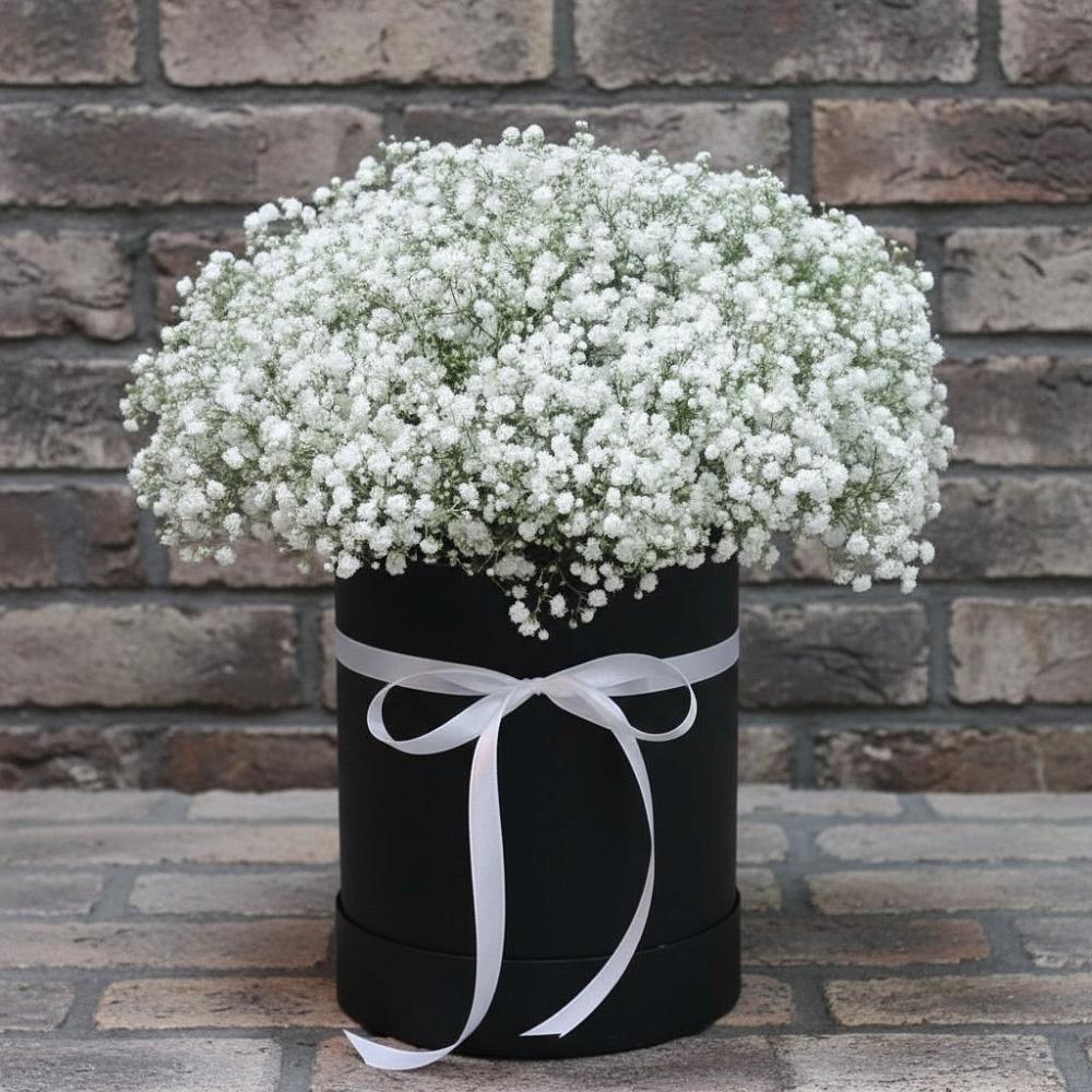 Цветочная композиция из Гипсофила в шляпной коробке в Тарасово