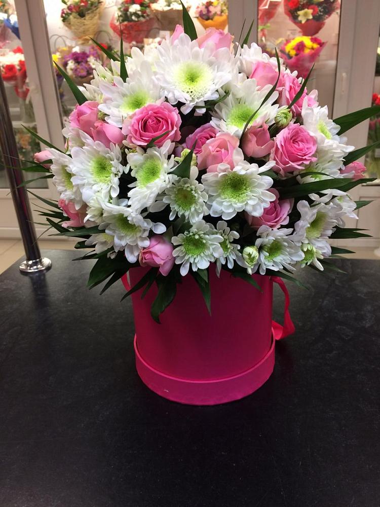 Цветочная композиция из Розы и Хризантемы в шляпной коробке в Тарасово